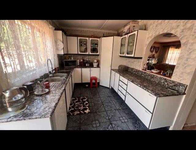 4 BEDROOM HOUSE FOR SALE IN NORTHDENE